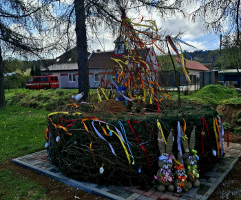 Aktuality / Veľkonočná výzdoba v našej obci - foto